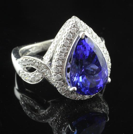 14ct white gold and tanzanite dress ring